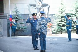 Торжественная церемония поднятия Государственного флага, посвященная Дню России