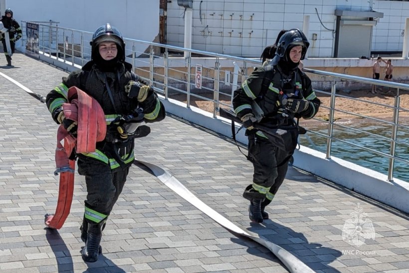 Курсанты Академии приняли участие в пожарно-тактических учениях в Геленджике