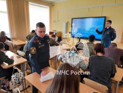 Сотрудники Академии ГПС МЧС России посетили кадетский класс в МБОУ СОШ 1000