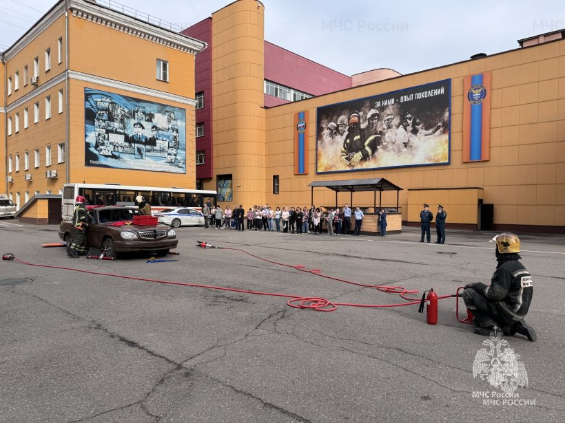 Академию посетили семьи сотрудников, погибших при исполнении служебного долга, из Санкт-Петербурга 