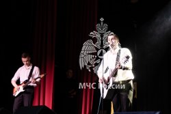 Курсанты Академии поздравили девушек с 8 марта