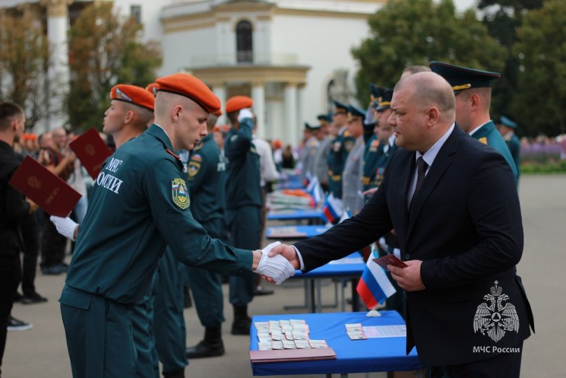 Курсанты и студенты Академии приняли Присягу и дали торжественную Клятву