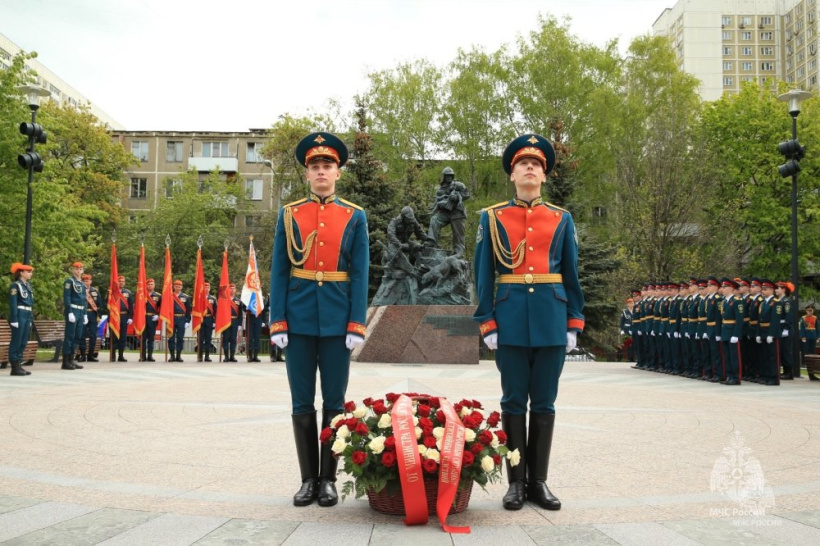Личный состав Академии принял участие в церемонии возложения цветов в дань памяти воинам Великой Отечественной войны