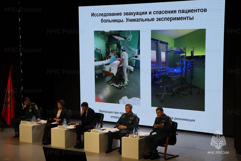 Безопасная Арктика-2025: На круглом столе обсудили безопасность людей при пожарах в зданиях и сооружениях