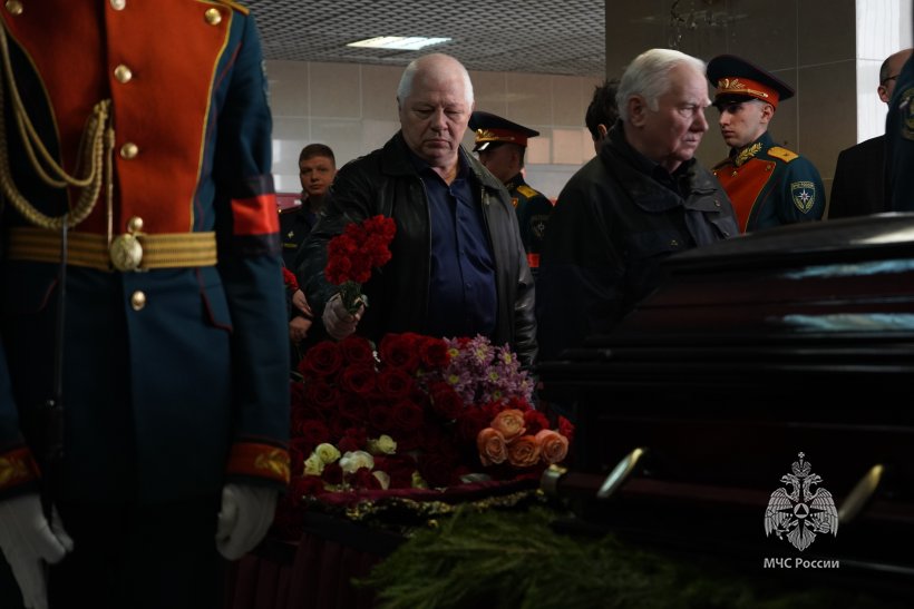 Личный состав МЧС России простился с Алексеем Федосеевым 