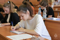 Абитуриенты сдали вступительный экзамен по математике