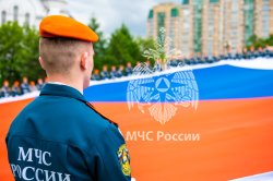 Личный состав Академии ГПС МЧС России провел патриотическую акцию ко Дню России 