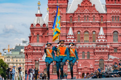 На Красной площади вручили дипломы выпускникам двух вузов МЧС России