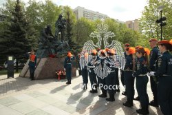 Личный состав Академии принял участие в церемонии возложения цветов в дань памяти воинам Великой Отечественной войны