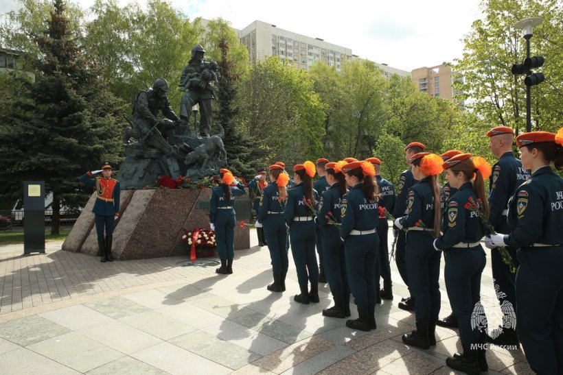 Личный состав Академии принял участие в церемонии возложения цветов в дань памяти воинам Великой Отечественной войны