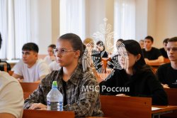 Абитуриенты сдали вступительный экзамен по математике