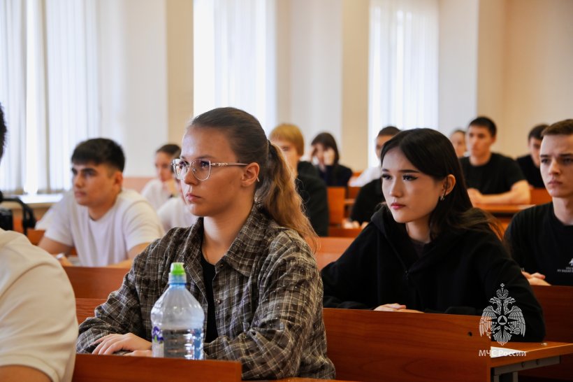 Абитуриенты сдали вступительный экзамен по математике