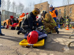 Будущие спасатели приняли участие в соревнованиях на звание «Лучшая команда МЧС России по проведению аварийно-спасательных работ» 
