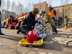 Будущие спасатели приняли участие в соревнованиях на звание «Лучшая команда МЧС России по проведению аварийно-спасательных работ» 