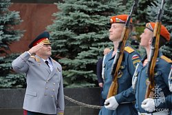 На Красной площади состоялась торжественная церемония вручения дипломов выпускникам двух вузов МЧС России