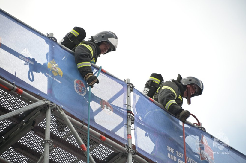 В Апаринках наградили победителей 1-ого международного гран-при профессионального мастерства пожарных и спасателей