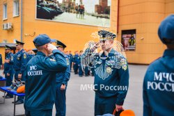 Символ чести и ответственности: курсантам вручили оранжевые береты