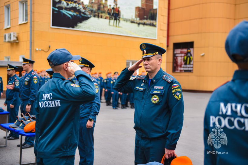 Символ чести и ответственности: курсантам вручили оранжевые береты
