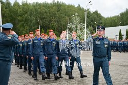 Первокурсникам Академии вручили оранжевые береты