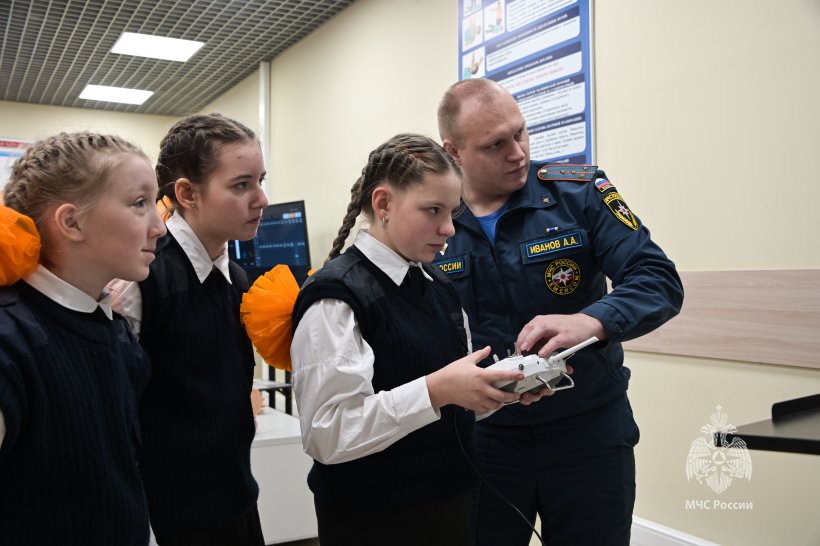 «Клянусь!»: ученики класса МЧС России принесли клятву кадета