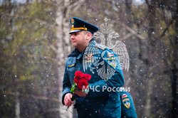 Личный состав Академии возложил цветы к Могиле Неизвестного в Александровском саду