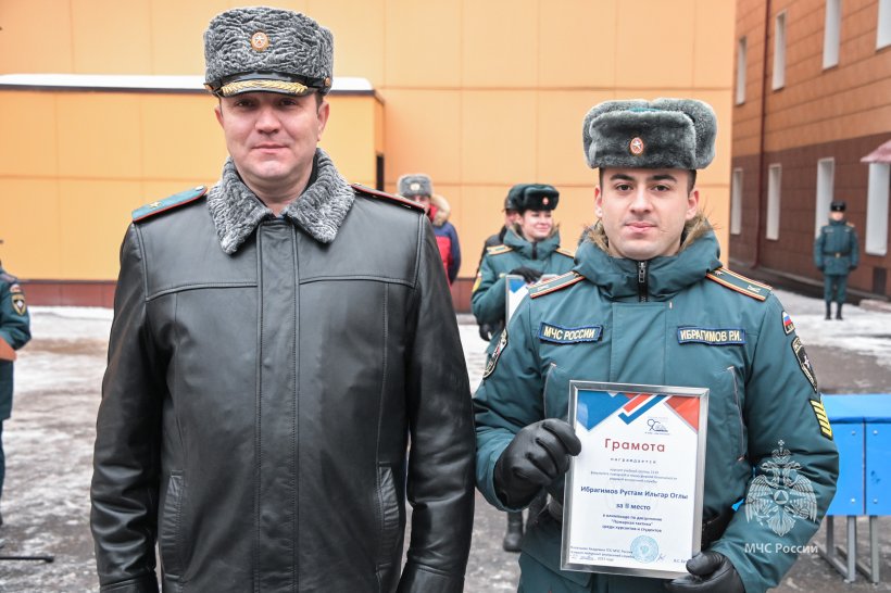 На плацу Академии состоялось построение переменного и постоянного состава