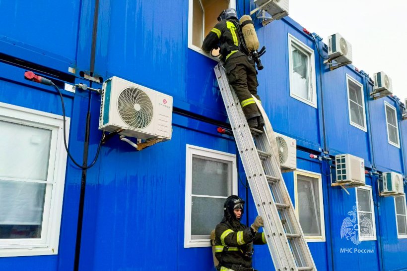  Курсанты Академии ликвидировали условный пожар в Геленджике