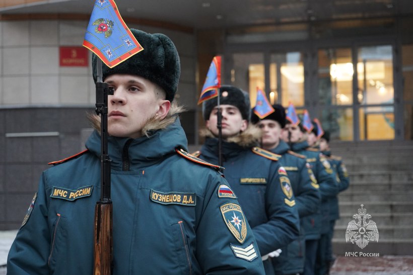 На плацу Академии состоялось построение переменного и постоянного состава