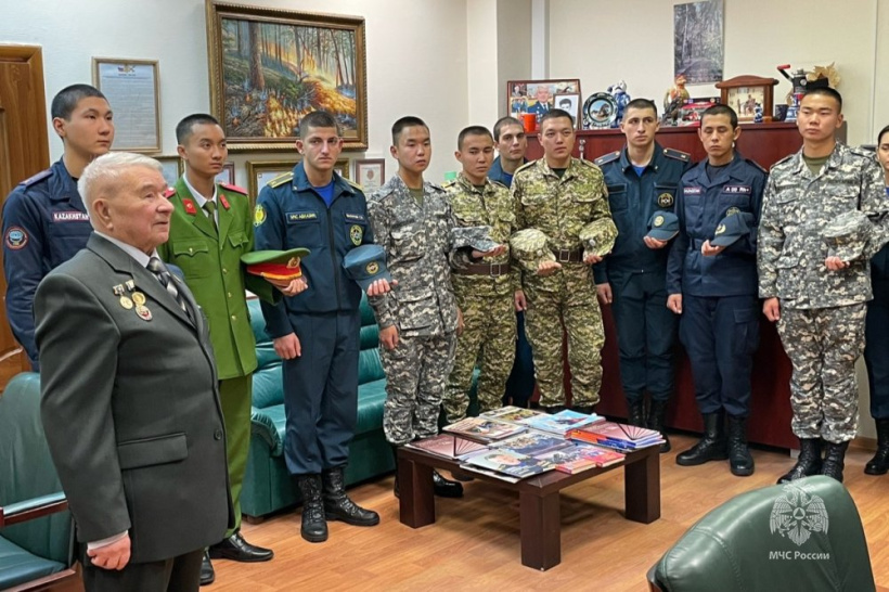 Председатель Совета ветеранов Академии встретился с первокурсниками