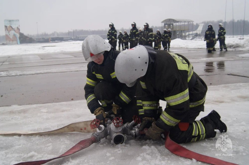 На учебном пожарно-спасательном полигоне Академии в Ногинске завершились практические занятия у девушек 2 и 3 курсов факультета пожарной и техносферной безопасности.
