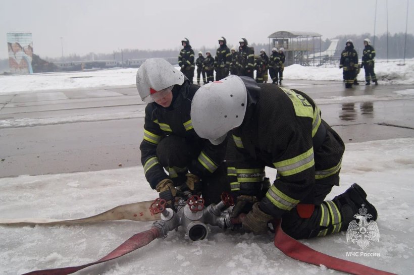 На учебном пожарно-спасательном полигоне Академии в Ногинске завершились практические занятия у девушек 2 и 3 курсов факультета пожарной и техносферной безопасности.