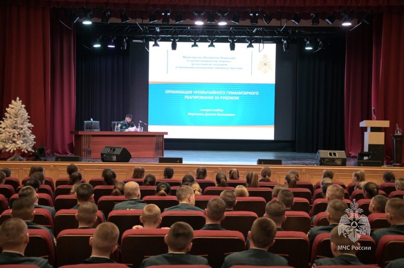 Курсанты Академии встретились с советником Главы МЧС России Даниилом Мартыновым