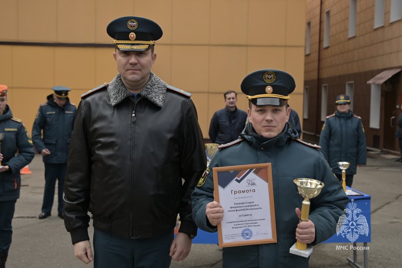 На плацу вуза состоялся общеакадемический развод