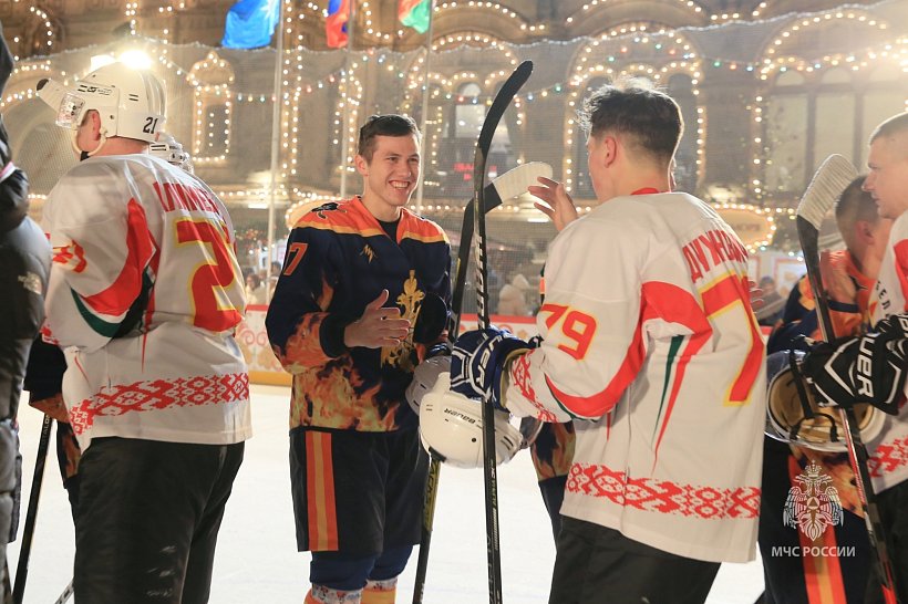 Спасатели МЧС России и МЧС Беларуси встретились на льду