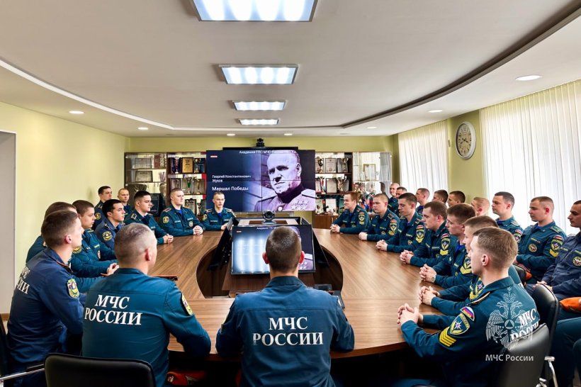 Правнучка маршала Жукова встретилась с обучающимся вузов МЧС России 