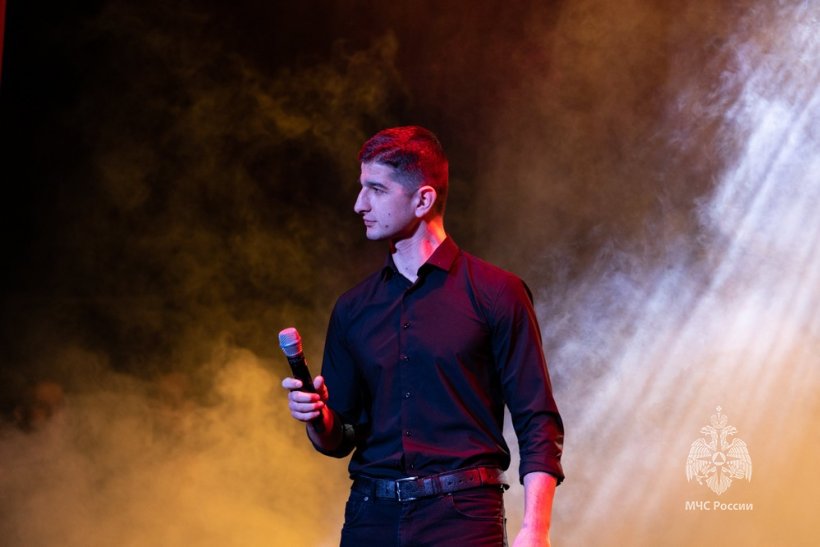 Курсанты Академии поздравили девушек с 8 марта