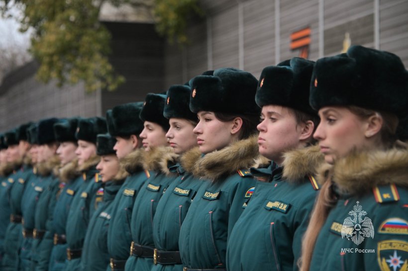 На плацу Академии состоялось построение переменного и постоянного состава