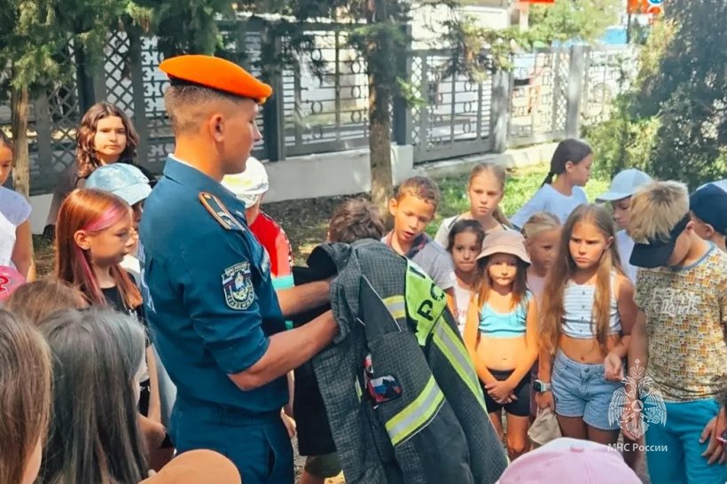 Курсанты Академии посетили центр развития творчества детей и юношества в городе Геленджике