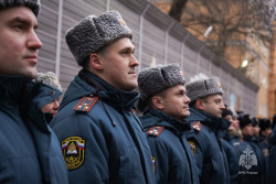 На плацу состоялось ежемесячное построение постоянного и переменного состава Академии