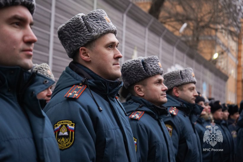 На плацу состоялось ежемесячное построение постоянного и переменного состава Академии