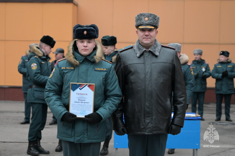 На плацу состоялось ежемесячное построение постоянного и переменного состава Академии