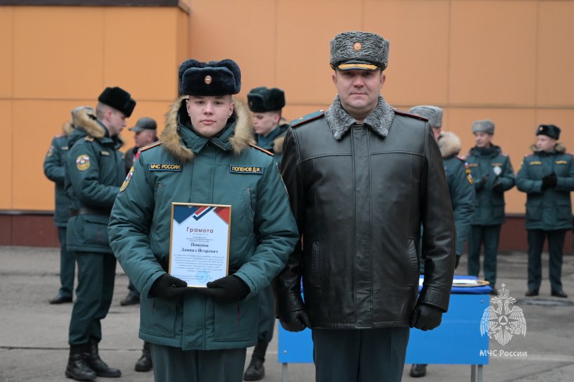 На плацу состоялось ежемесячное построение постоянного и переменного состава Академии