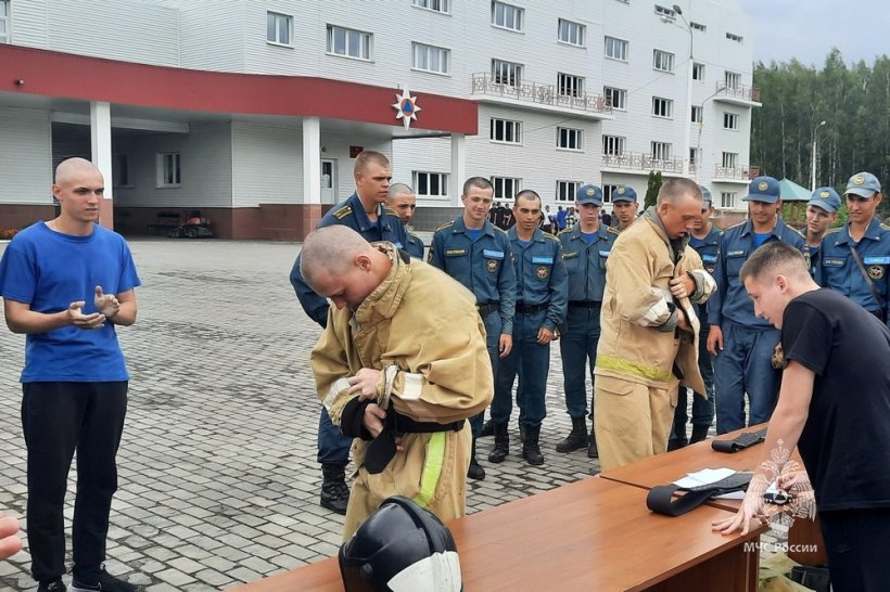 Офицеры и курсанты Академии провели для первокурсников мероприятие «Давайте познакомимся» 