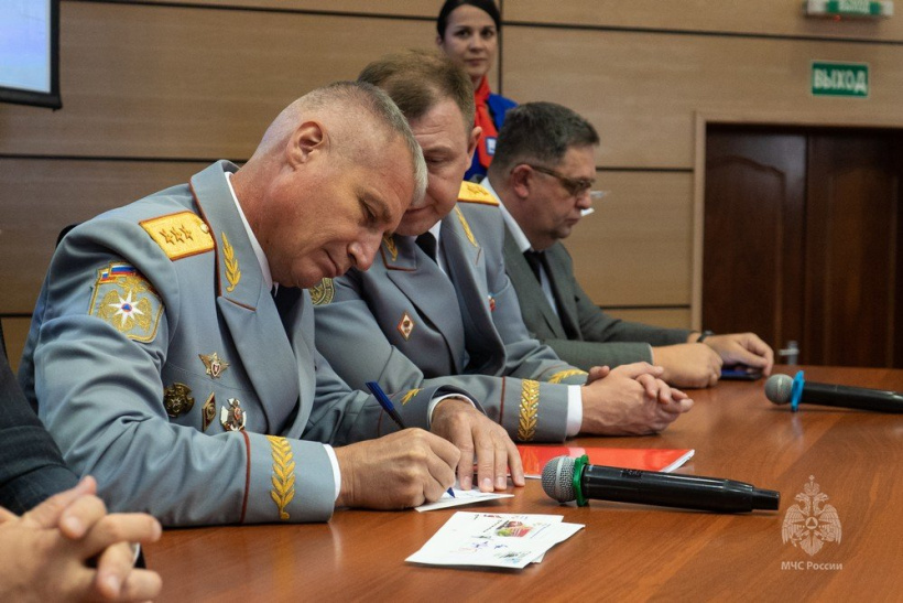 В Академии Государственной противопожарной службы МЧС России прошло гашение юбилейного конверта