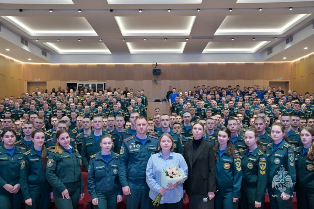 Правнучка маршала Жукова встретилась с обучающимся вузов МЧС России 
