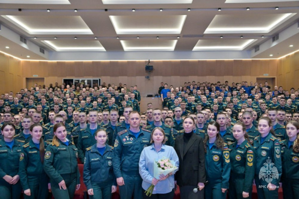 Правнучка маршала Жукова встретилась с обучающимся вузов МЧС России 