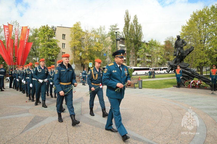 Личный состав Академии принял участие в церемонии возложения цветов в дань памяти воинам Великой Отечественной войны