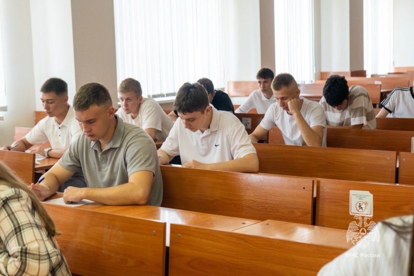 В Академии продолжаются вступительные испытания для абитуриентов, поступающих на базе среднего профессионального образования
