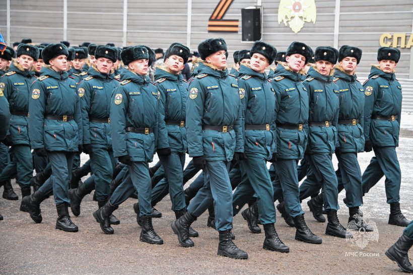 На плацу Академии состоялось построение переменного и постоянного состава