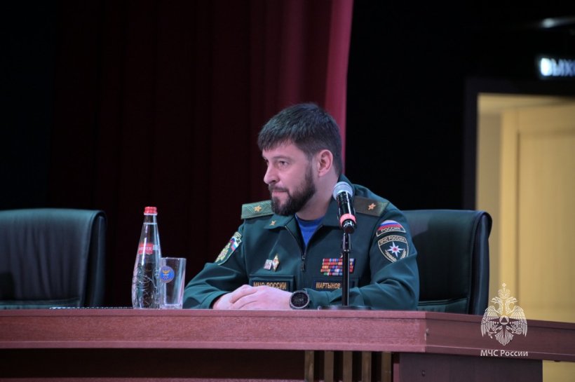 Курсанты Академии встретились с советником Главы МЧС России Даниилом Мартыновым